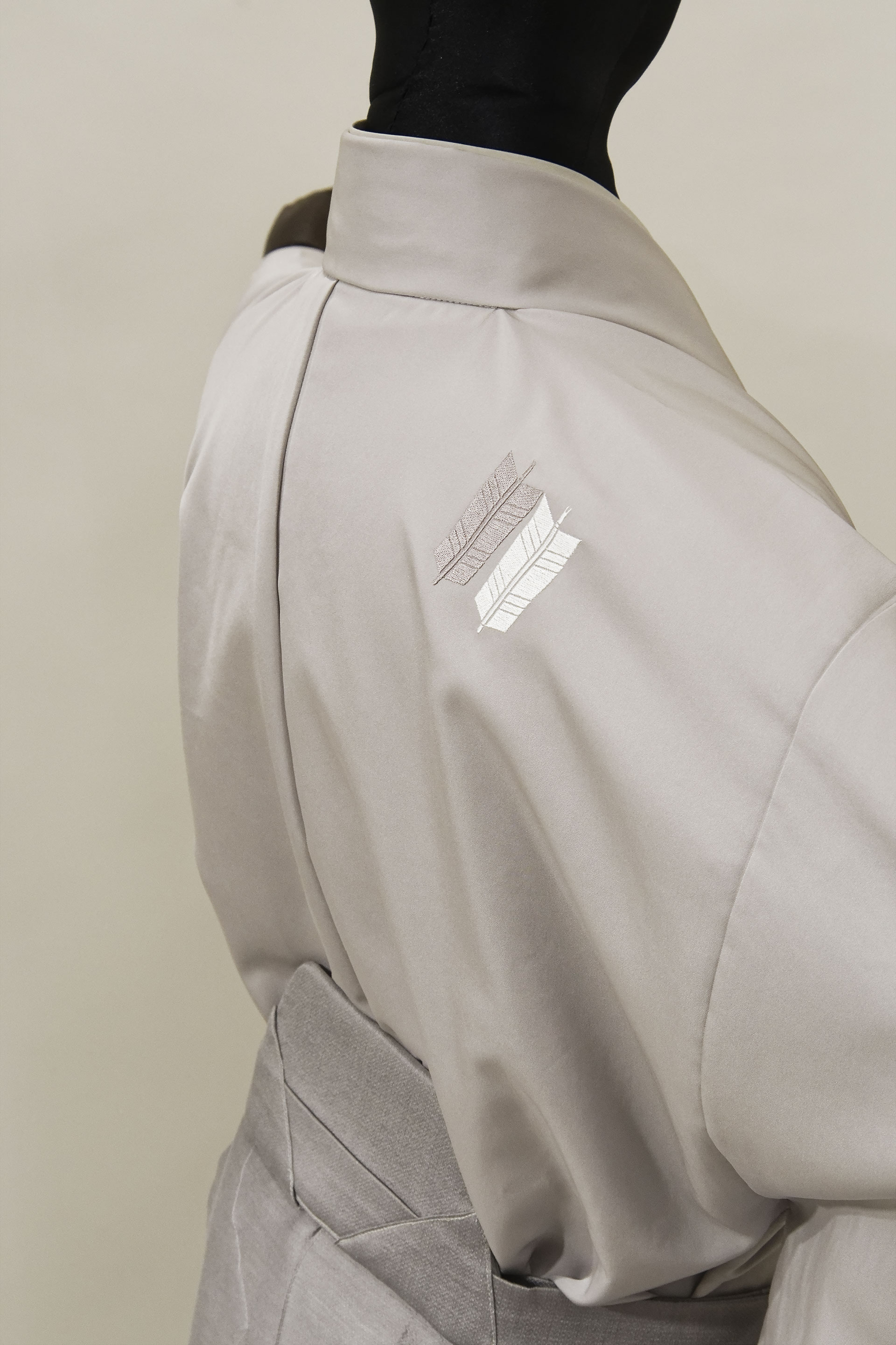 THE SHISHIKUI open collar / BEIGE